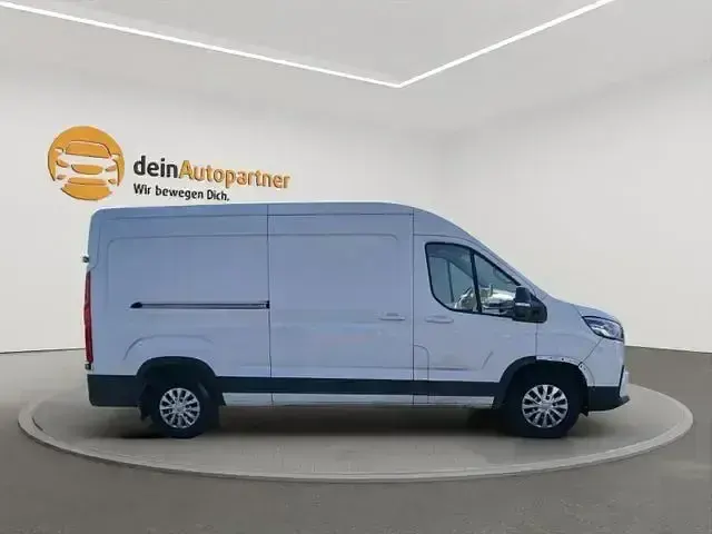 Second-hand Maxus V90 148 CP (108 kW) 2024 Alb Van