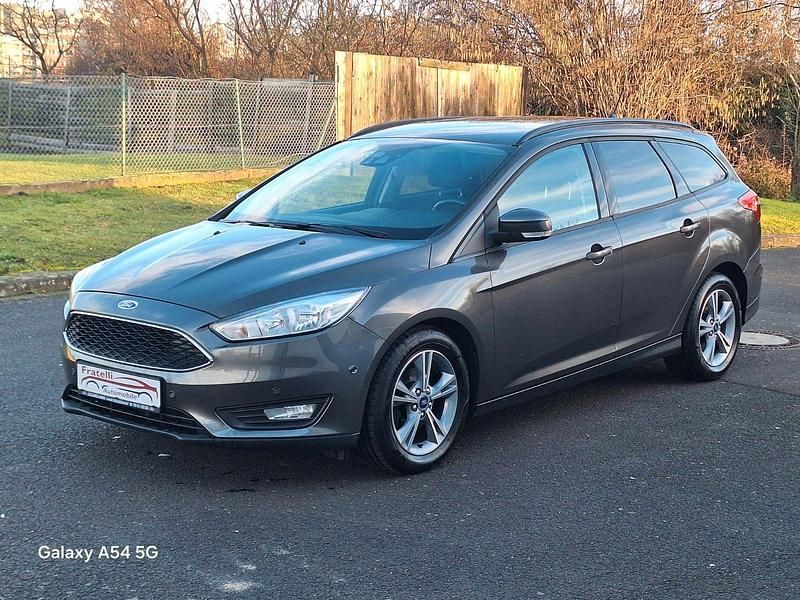 Gebraucht Ford Focus Business Edition 125 PS (91 kW) 2017 Grau Kombi