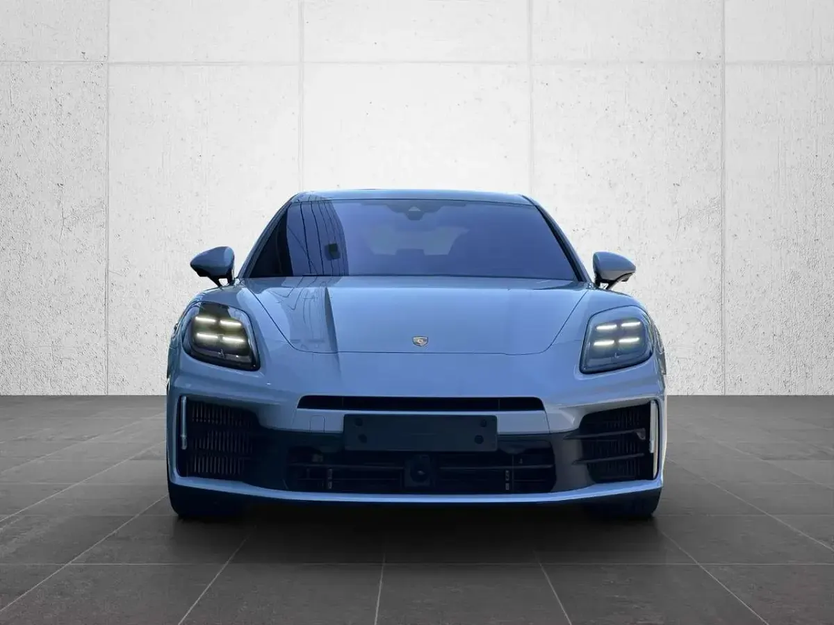 Gebraucht Porsche Panamera 4S E-Hybrid 544 PS (400 kW) 2024 Grau Kleinwagen