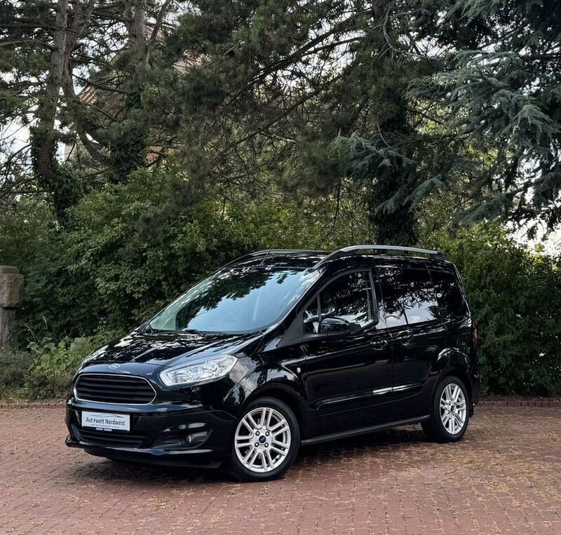 Schwarz Gebraucht 2015 Ford Tourneo Courier Titanium Van / Kleinbus | 8.499 € (Guter Preis) - Bild 1/4