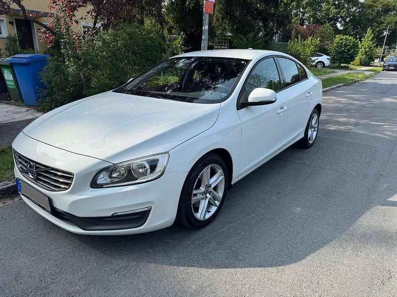 Weiß Gebraucht 2014 Volvo S60 Kinetic Limousine | 14.200 € (Fairer Preis) - Bild 1/4