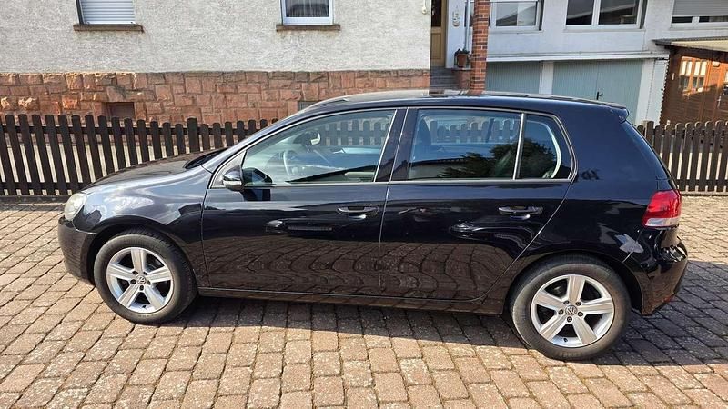Gebraucht VW Golf VI Trendline 80 PS (58 kW) 2010 Deep black perleffekt Kleinwagen