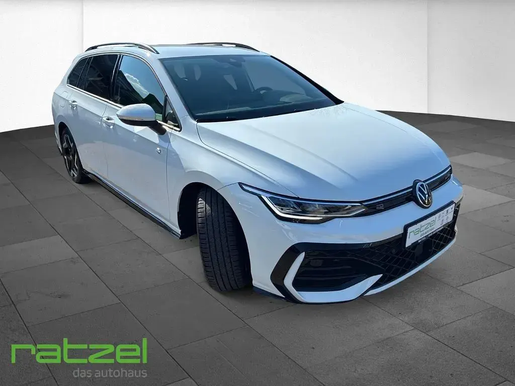 Gebraucht VW Golf VIII R-line 150 PS (110 kW) 2025 Weiß Kombi