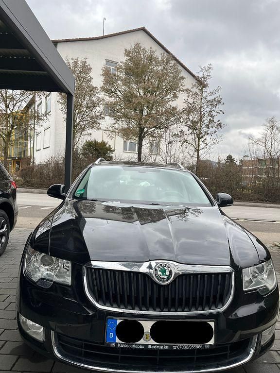 Gebraucht Skoda Superb 170 PS (125 kW) 2012 Schwarz Kombi