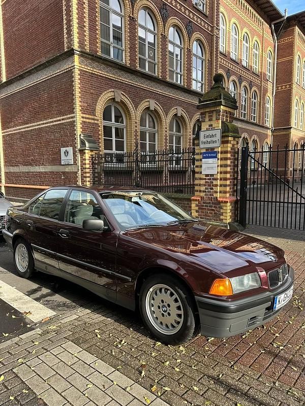 Braun Gebraucht 1993 BMW 316 Limousine | 6.500 € - Bild 1/4
