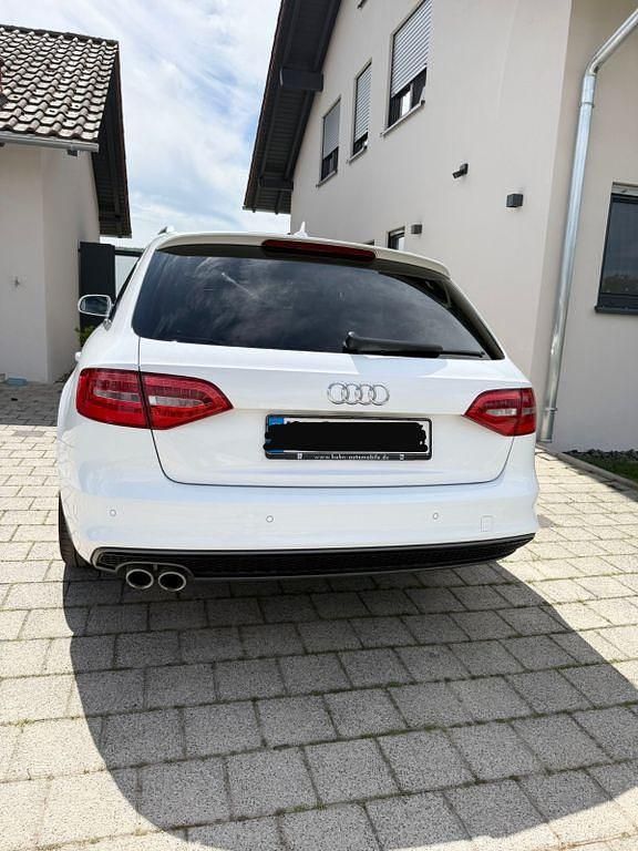 Używany Audi A4 S-Line 150 KM (110 kW) 2015 Biały Kombi