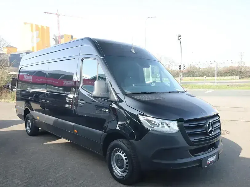 Używany Mercedes Sprinter 170 KM (125 kW) 2023 Czarny Van