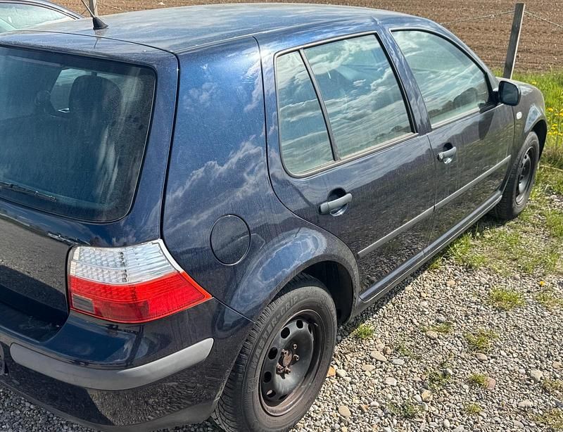 Gebraucht VW Golf IV 100 PS (73 kW) 2001 Blau Kleinwagen