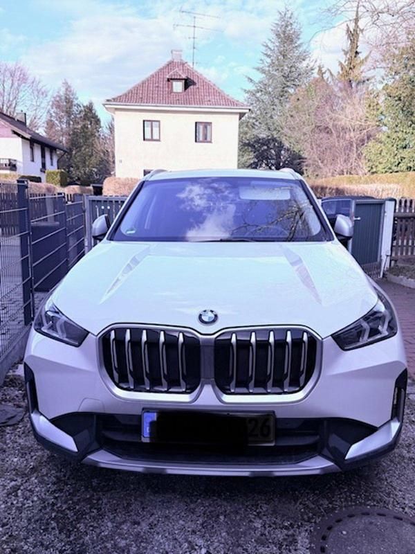 Weiß Gebraucht 2024 BMW X1 xLine SUV | 39.500 € (Superpreis) - Bild 1/4