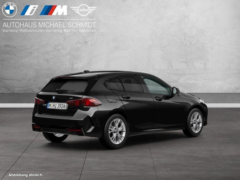 Neu BMW 116 122 PS (89 kW) 2025 Black sapphire Kleinwagen