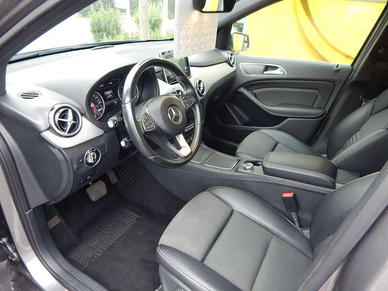 Gebraucht Mercedes B200 136 PS (100 kW) 2016 Moutain grau Van / Kleinbus