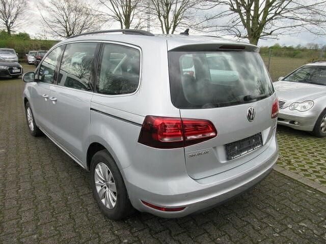 Gebraucht VW Sharan Comfortline 177 PS (130 kW) 2019 Reflexsilber metallic Van / Kleinbus