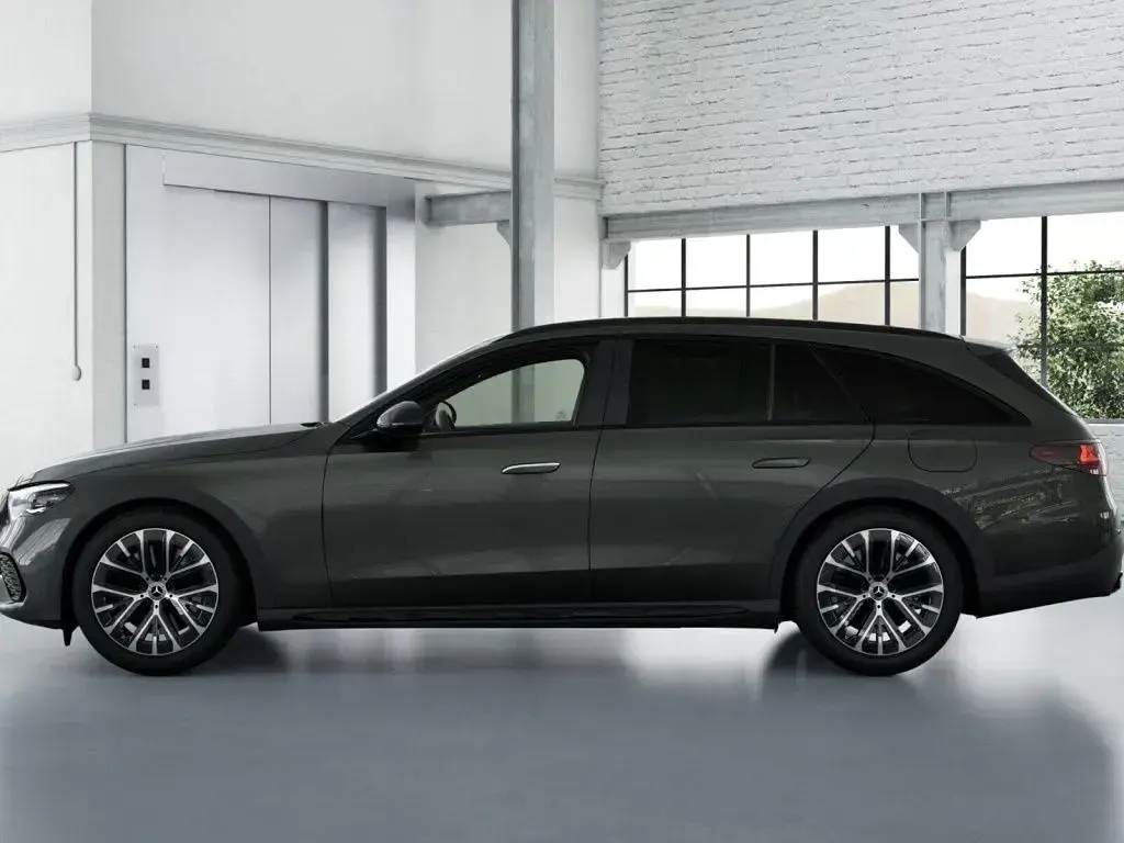 Używany Mercedes E300 Night 197 KM (144 kW) 2026 Szary Kombi