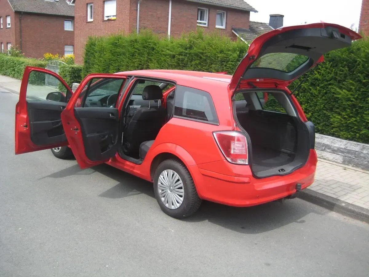 Gebraucht Opel Astra 116 PS (85 kW) 2012 Rot Kombi