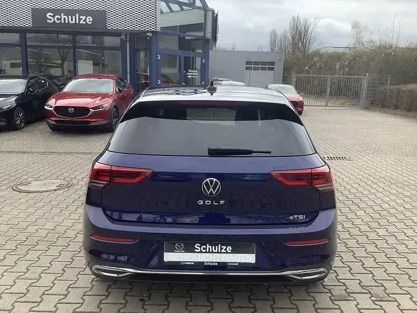 Gebraucht VW Golf VIII Active 131 PS (96 kW) 2022 Blau Limousine