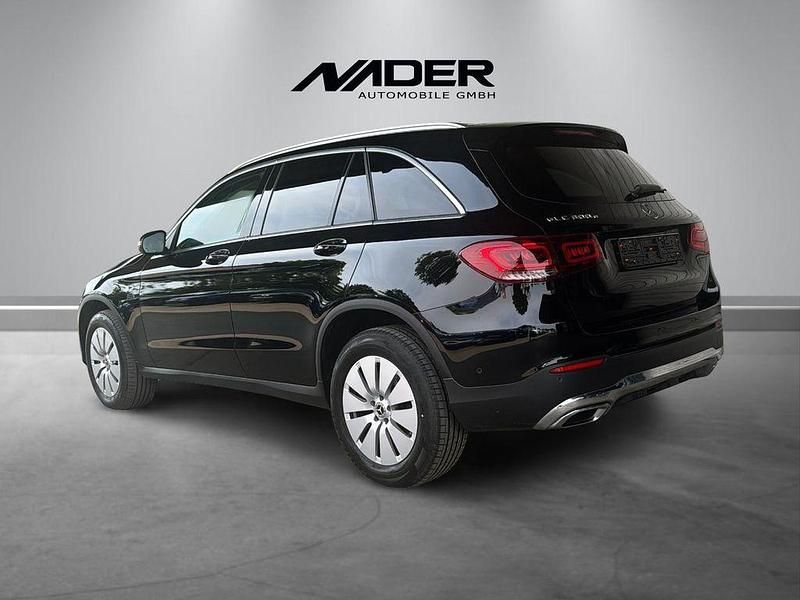 Gebraucht Mercedes GLC300e 211 PS (155 kW) 2021 Schwarz SUV