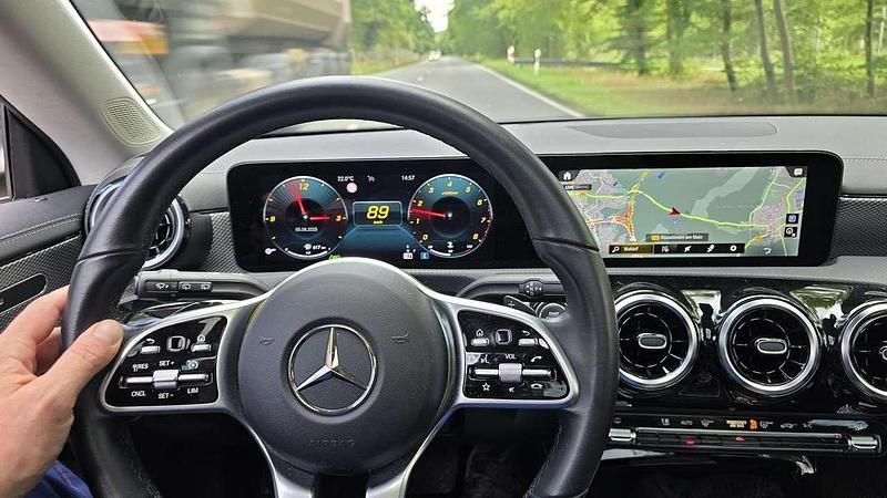 Gebraucht Mercedes CLA200 Shooting Brake Edition 163 PS (119 kW) 2022 Silber Kombi