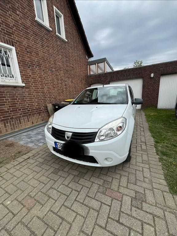 Gebraucht Dacia Sandero 75 PS (55 kW) 2011 Weiß Limousine