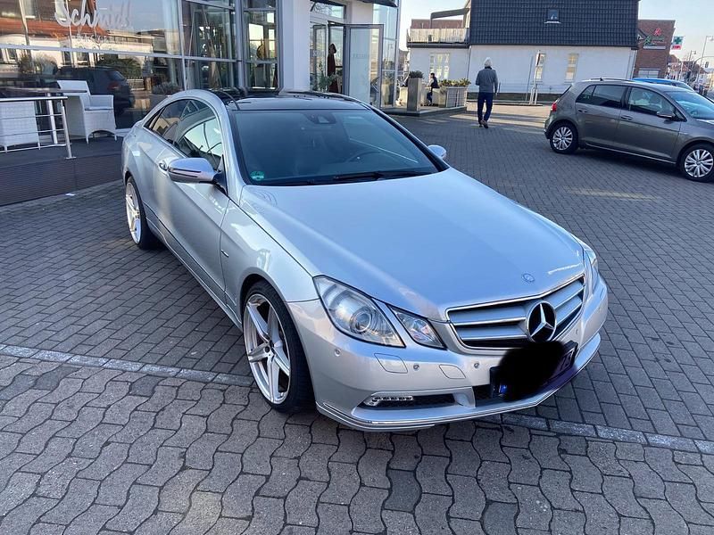 Gebraucht Mercedes E350 231 PS (169 kW) 2009 Silber Coupé