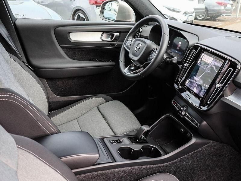 Gebraucht Volvo XC40 Core 163 PS (119 kW) 2024 Bright dusk metallic SUV
