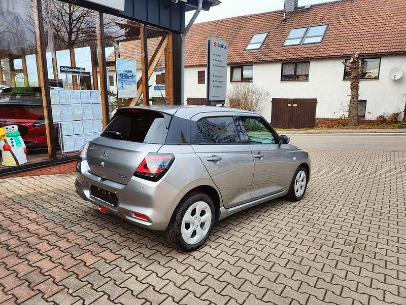 Neu Suzuki Swift Comfort 83 PS (61 kW) 2025 Silber Limousine