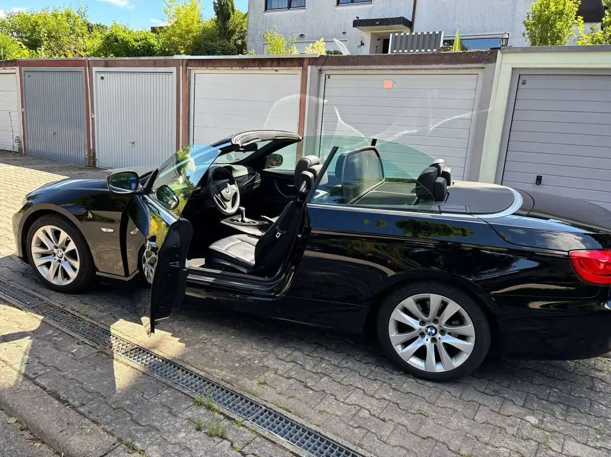 Gebraucht BMW 320 Cabriolet 184 PS (135 kW) 2012 Schwarz Cabrio