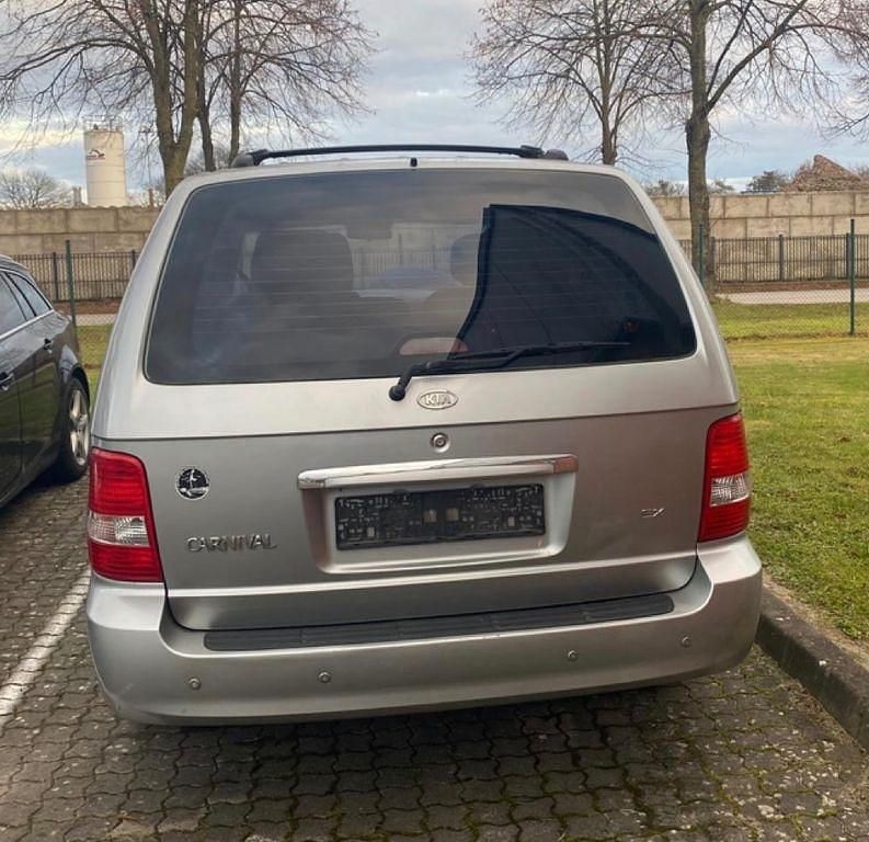 Gebraucht Kia Carnival EX 144 PS (105 kW) 2004 Silber Van / Kleinbus