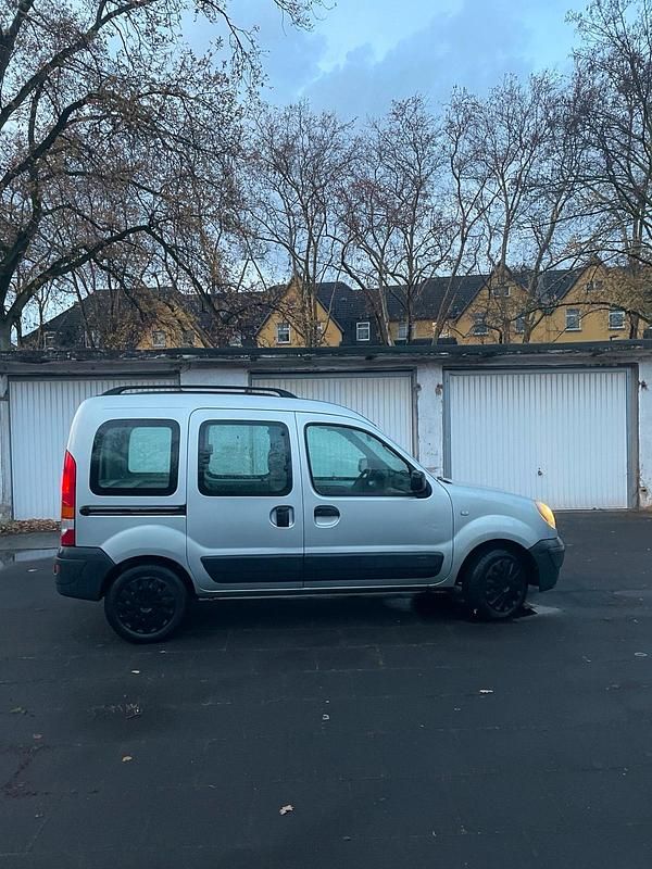 Second-hand Renault Kangoo 84 CP (61 kW) 2006 Argintiu Monovolum