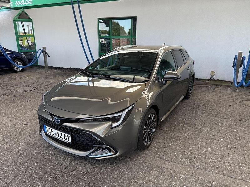 Braun Gebraucht 2024 Toyota Corolla Kombi | 30.790 € (Fairer Preis) - Bild 1/4