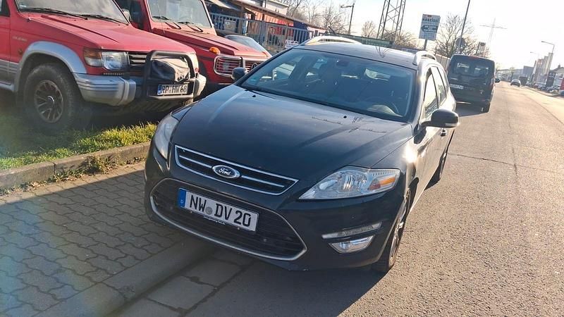 Schwarz Gebraucht 2011 Ford Mondeo Titanium Kombi | 1.950 € (Etwas zu teuer) - Bild 1/4