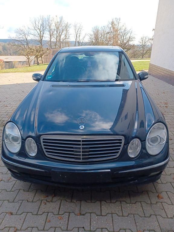 Gebraucht Mercedes E500 Avantgarde 306 PS (225 kW) 2003 Schwarz Limousine