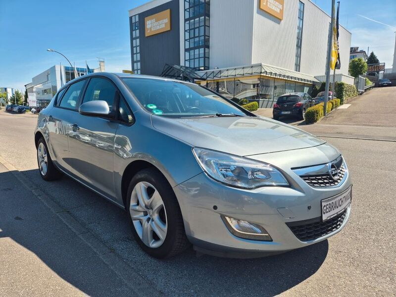 Silber Gebraucht 2010 Opel Astra Edition Limousine | 6.990 € (Fairer Preis) - Bild 1/4