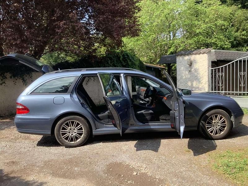 Blau Gebraucht 2007 Mercedes E220 Kombi | 6.495 € - Bild 1/4