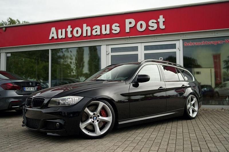 Schwarz Gebraucht 2009 BMW 330 Performance Kombi | 9.699 € - Bild 1/4