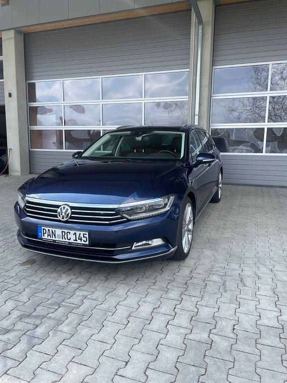 Gebraucht VW Passat Highline 239 PS (175 kW) 2015 Blau Kombi