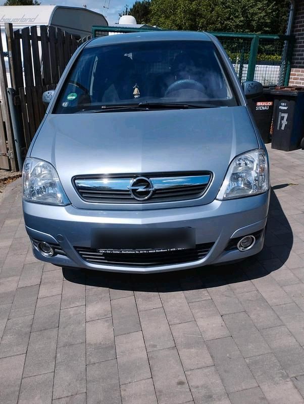 Grau Gebraucht 2006 Opel Meriva Van / Kleinbus | 3.500 € (Teuer) - Bild 1/4