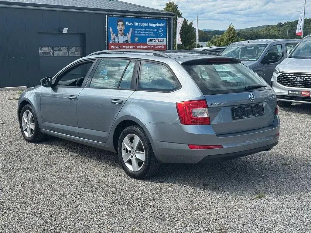 Usado Skoda Octavia Ambition 105 CV (77 kW) 2013 Gris Familiar