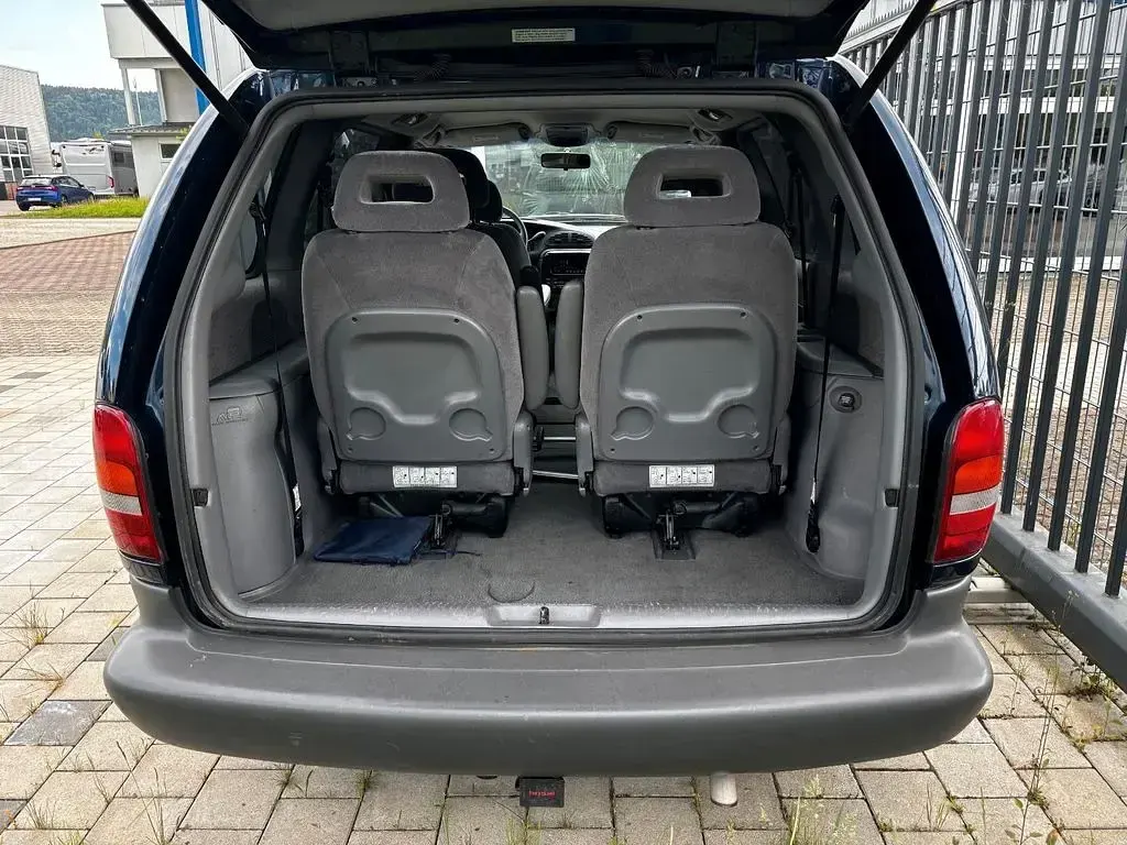 Gebraucht Chrysler Voyager 158 PS (116 kW) 2000 Blau Van / Kleinbus