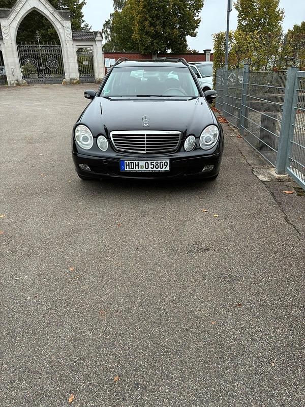 Schwarz Gebraucht 2004 Mercedes E200 Kombi | 4.199 € (Fairer Preis) - Bild 1/4