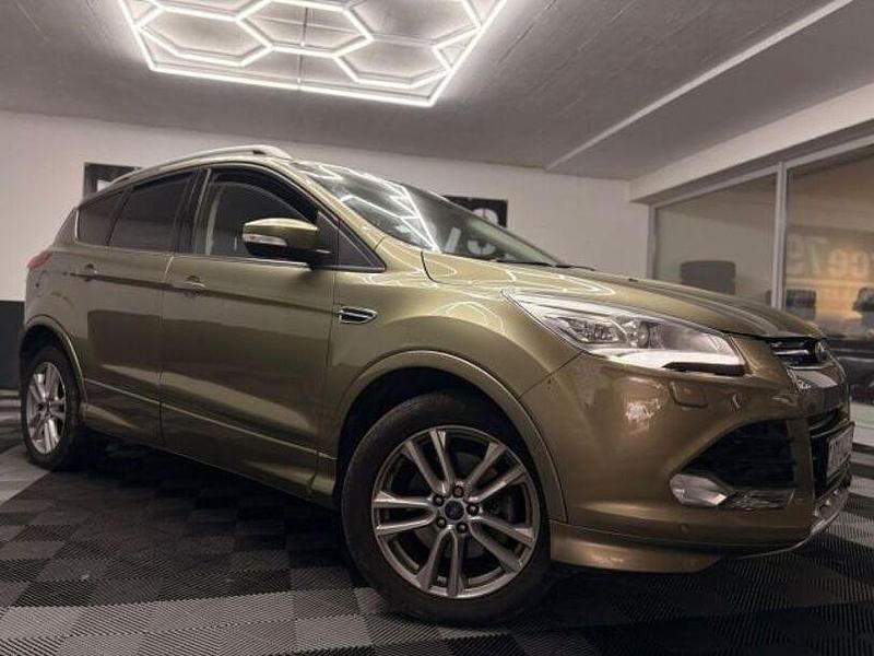 Grün Gebraucht 2015 Ford Kuga Titanium SUV | 15.480 € (Fairer Preis) - Bild 1/4