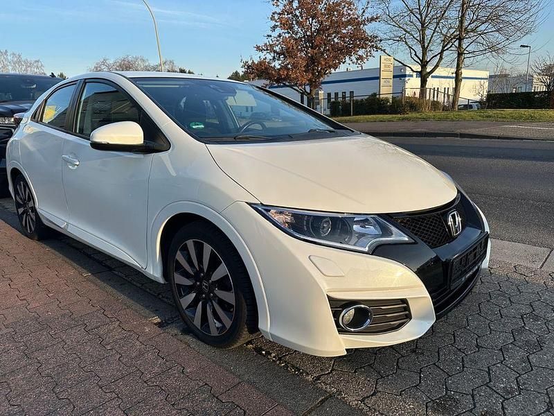 Weiß Gebraucht 2016 Honda Civic Elegance Limousine | 11.900 € (Fairer Preis) - Bild 1/4