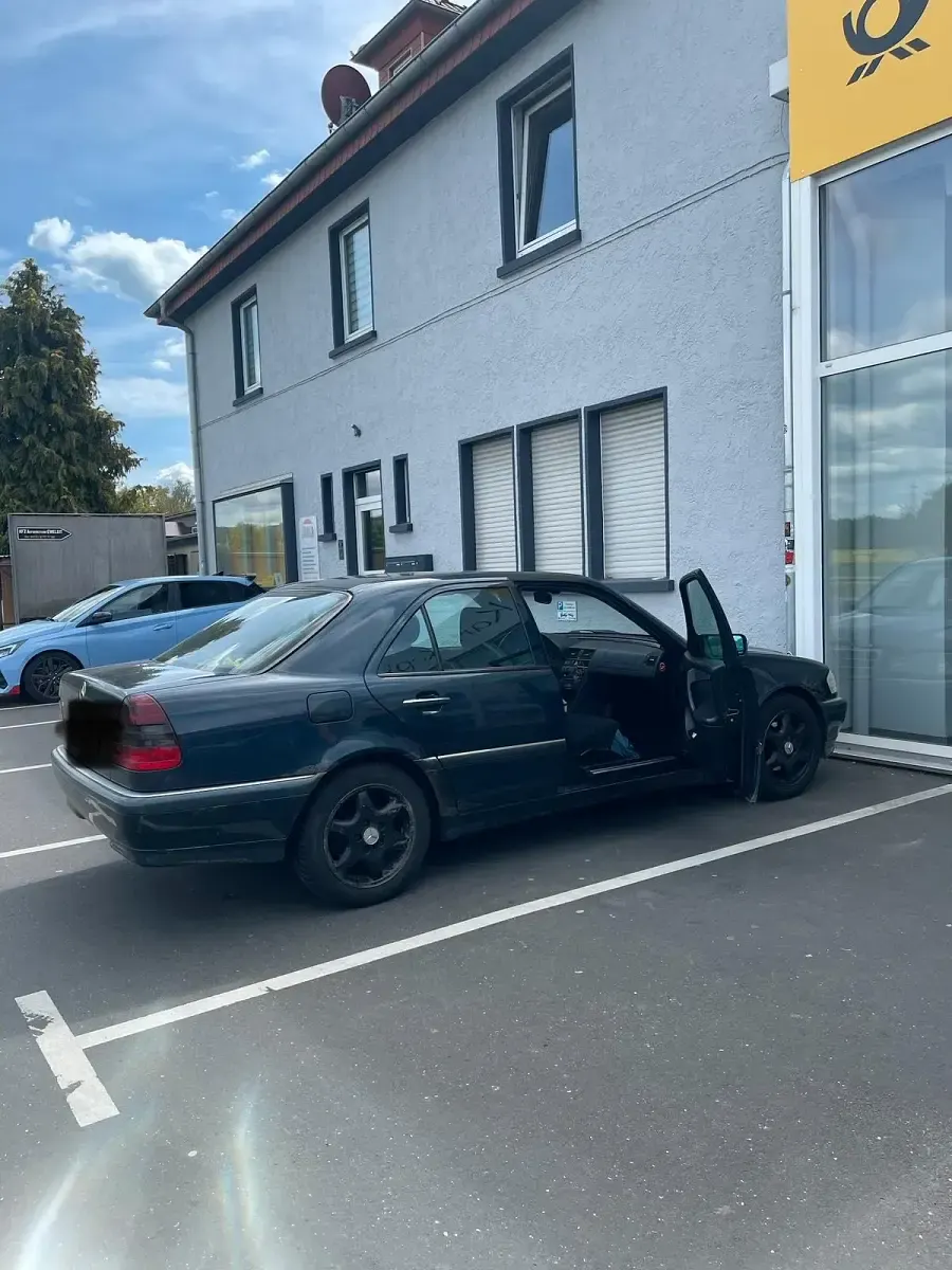 Gebraucht Mercedes C240 170 PS (125 kW) 1999 Blau Limousine