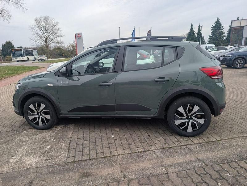 Neu Dacia Sandero Expression 91 PS (66 kW) 2025 Grau Limousine