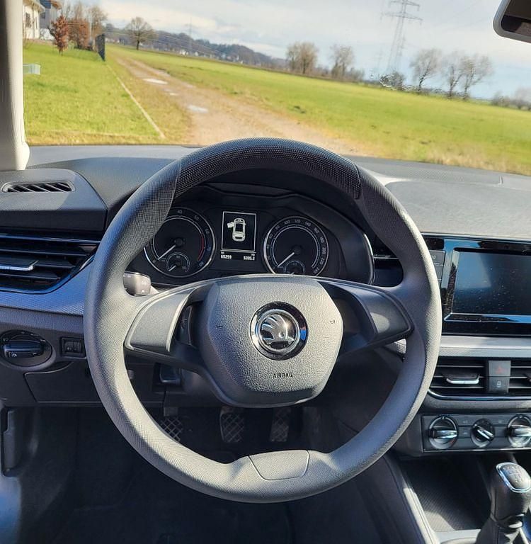 Gebraucht Skoda Scala Active 95 PS (69 kW) 2021 Grau Kleinwagen