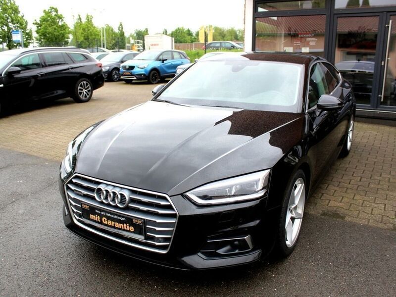 Schwarz (metallic) Gebraucht 2019 Audi A5 Sportback Sport Limousine | 28.950 € (Fairer Preis) - Bild 1/4