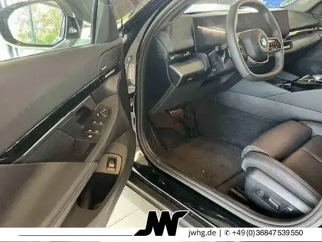 Gebraucht BMW 540 Sport Line 303 PS (222 kW) 2025 Schwarz Limousine