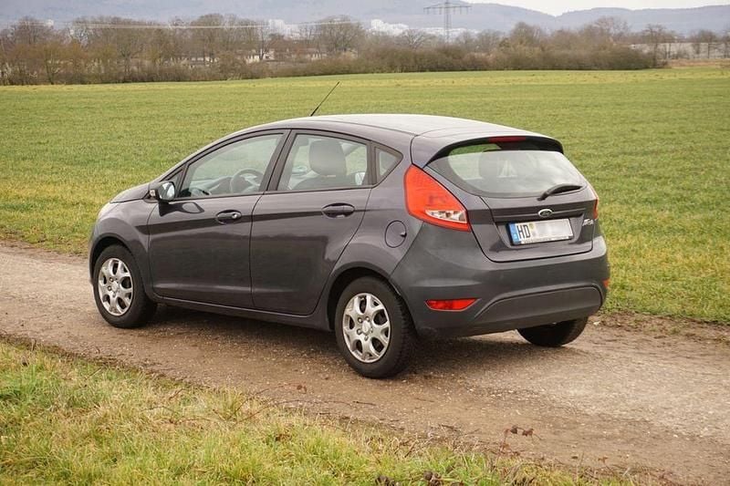 Gebraucht Ford Fiesta Trend 82 PS (60 kW) 2012 Grau Kleinwagen