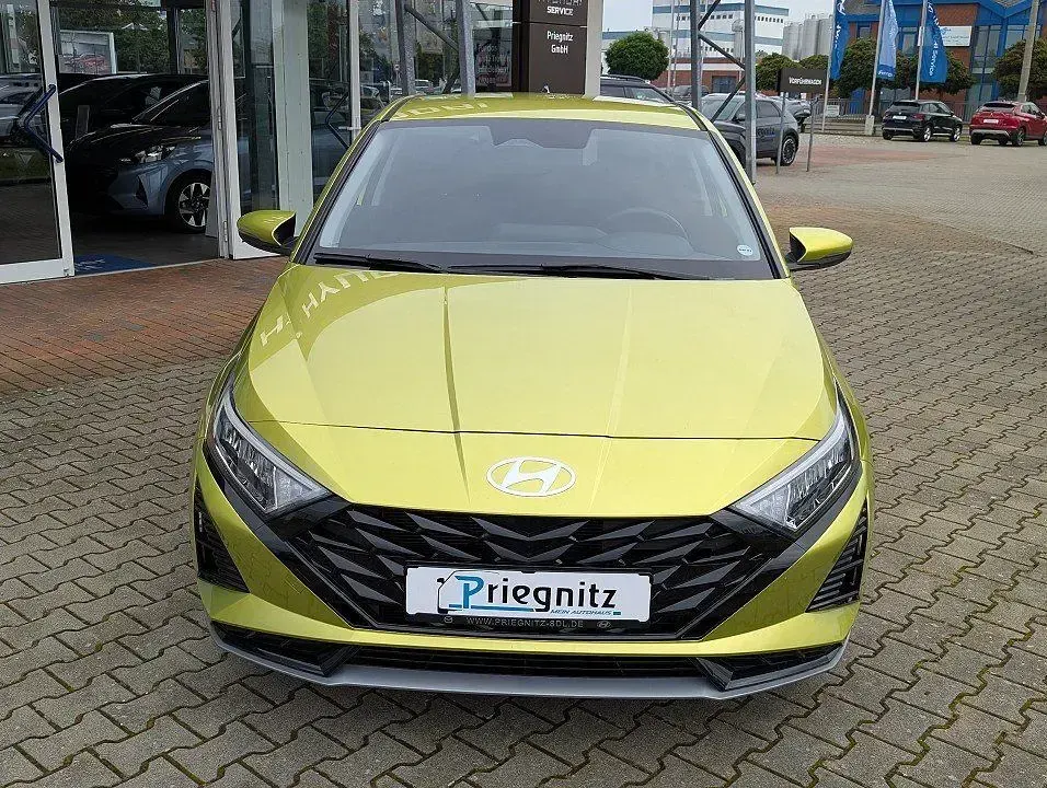 Gebraucht Hyundai i20 101 PS (74 kW) 2025 Grün Limousine