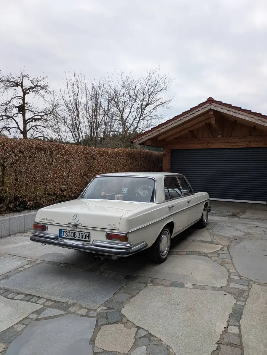 Gebraucht Mercedes 300 250 PS (183 kW) 1972 Weiß Limousine