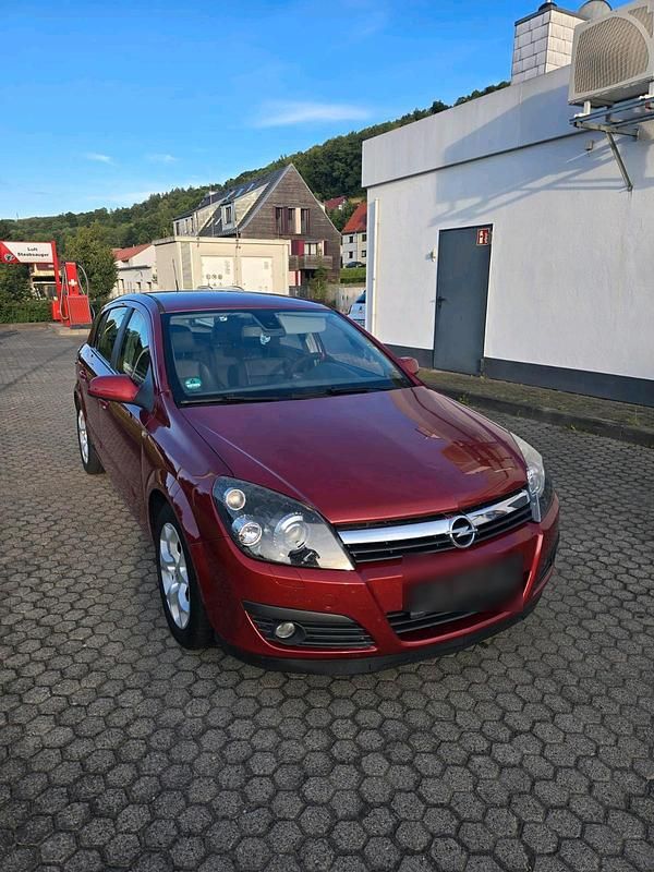 Rot Gebraucht 2006 Opel Astra Kleinwagen | 3.799 € (Etwas zu teuer) - Bild 1/4